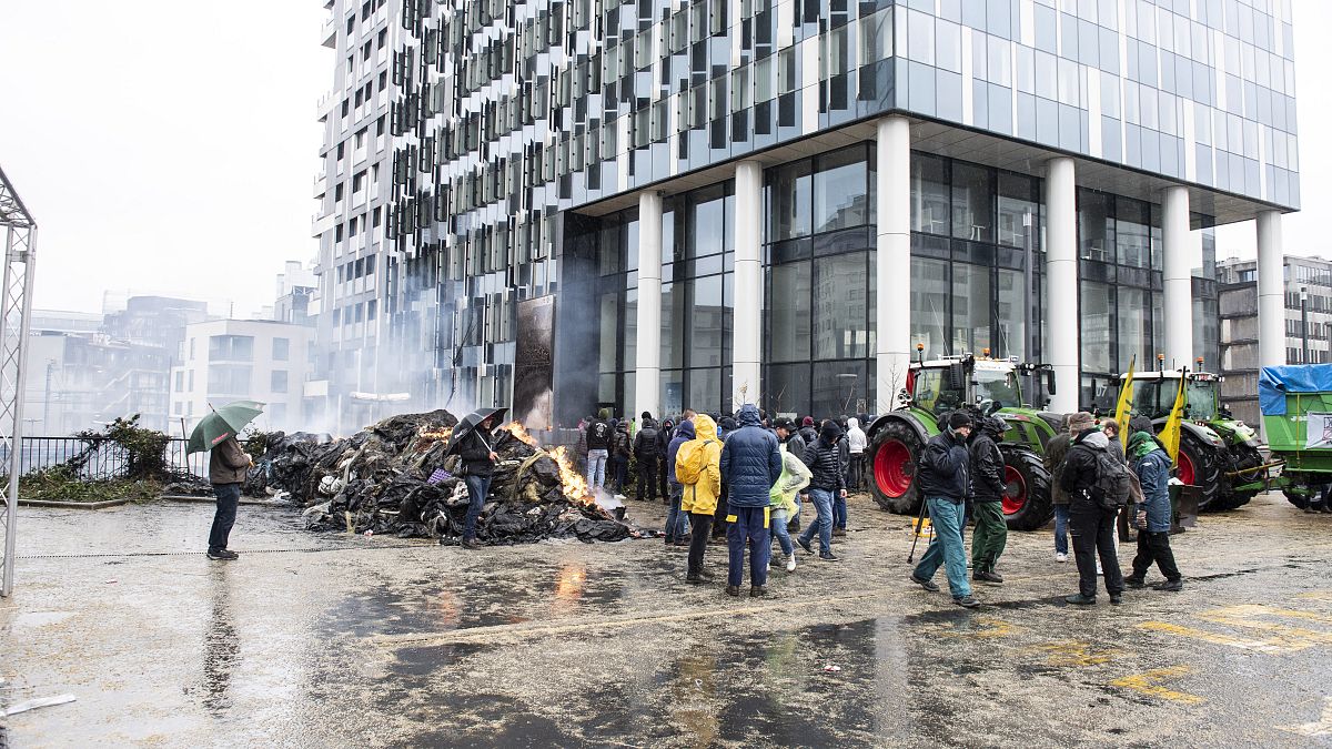 No espaço de algumas semanas, voltaram a repetir-se em Bruxelas as manifestações de agricultires
