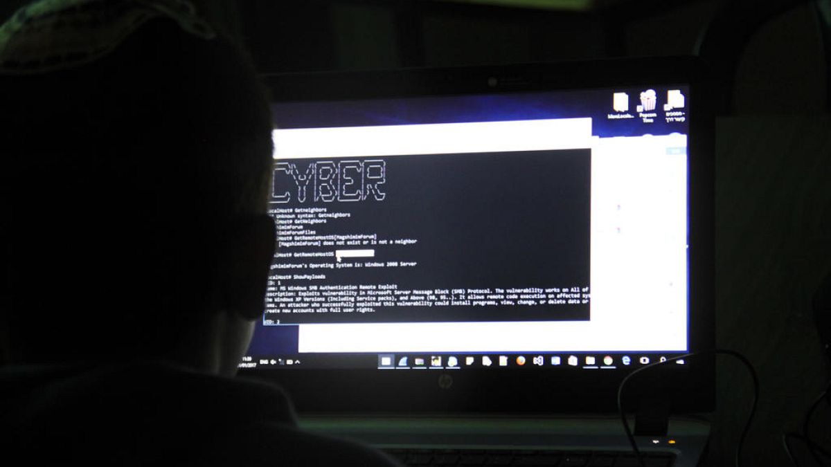 Стотици жертви са непълнолетни ученици Нападателите използват безплатни онлайн инструменти