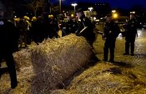 Agricultores franceses bloquearam circulação nos campos Elísios, em Paris.
