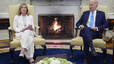 Il Presidente Joe Biden incontra la premier italiana Giorgia Meloni nello Studio Ovale della Casa Bianca, venerdì 1 marzo 2024, a Washington