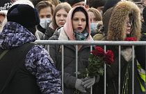 Trotz bedrohender Polizeikulisse – Tausende von Menschen haben in Moskau Abschied vom ehemaligen russischen Oppositionsführer Alexej Nawalny genommen.
