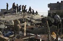 Egy lakóház romjai Rafahban egy izraeli légitámadás után 2024. március 3-án