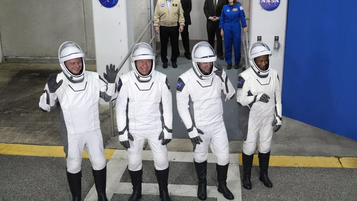 Снимка: Четирима нови астронавти излетяха към Международната космическа станция