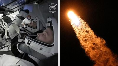 طلق القائد ماثيو دومينيك، أسفل اليمين، والطيار مايكل بارات نحو محطة الفضاء الدولية في كبسولة SpaceX