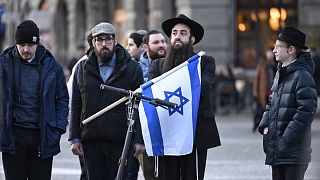 Az antiszemitizmus ellen tüntetnek Zürichben a támadás után
