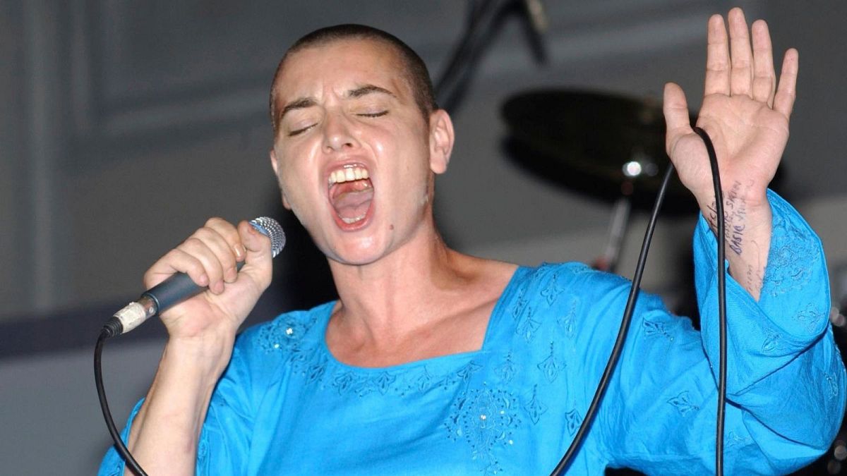 Donald Trump darf den Hit von Sinéad O'Connor nicht mehr verwenden. Hier abgebildet: O'Connor tritt bei der Unabhängigkeitsgala des Premierministers in Kingston, Jamaika, auf - 2005. 