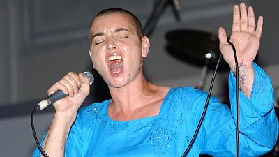 Donald Trump doit cesser d'utiliser la chanson de Sinéad O'Connor. Sur la photo : Sinéad O'Connor se produit lors du gala de l'indépendance du Premier ministre à Kingston, en Jamaïque, en 2005. 