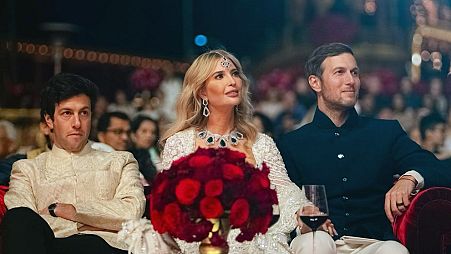 Ivanka Trump és férje, Jared Kushner (j), Anant Ambani előesküvői partyján