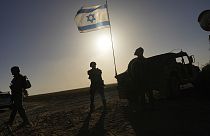 Se ven soldados israelíes cerca de la frontera de la Franja de Gaza en el sur de Israel, el lunes 4 de marzo de 2024.