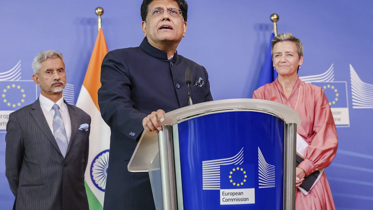 Политика на ЕС.
            
Нереалистичните искания на Индия потопиха селскостопанските преговори на СТО, твърди комисар