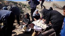 Palesztinok ezrei menekülnek az éhínség elől Gáza északi részén