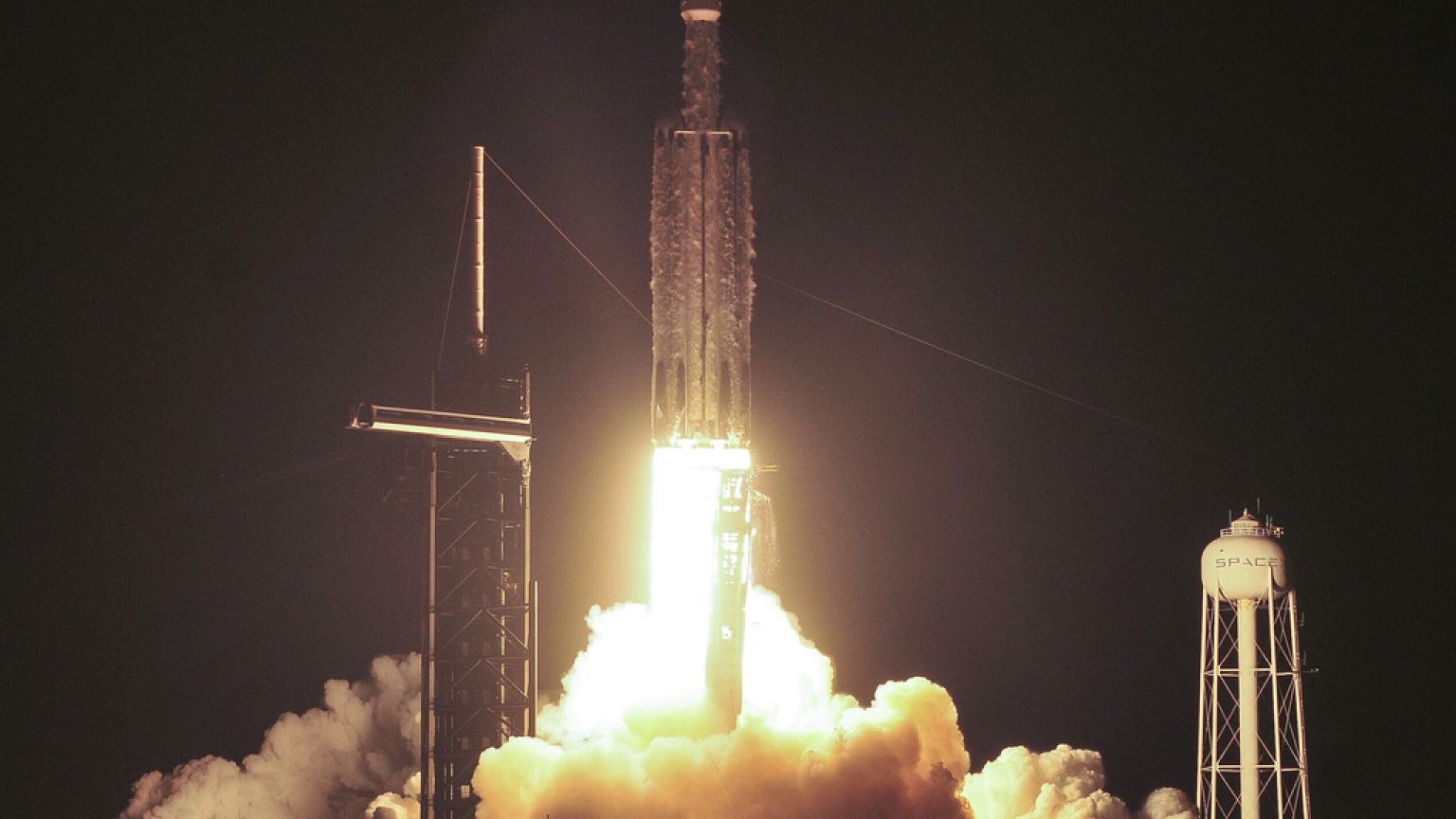 SpaceX launches rocket carrying 116 satellites | Euronews