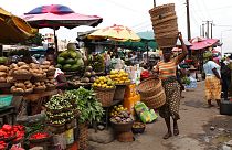 Nő egy lagosi piacon
