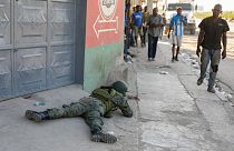  جندي يحرس منطقة المطار الدولي في بورت أو برنس، هايتي