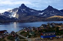 A montanha Polhems Fjeld é vista no sábado, 21 de julho de 2007, na ilha de Ammassalik, no leste da Gronelândia. 