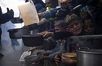 أطفال جائعون في رفح، قطاع غزة، 16 فبراير 2024.