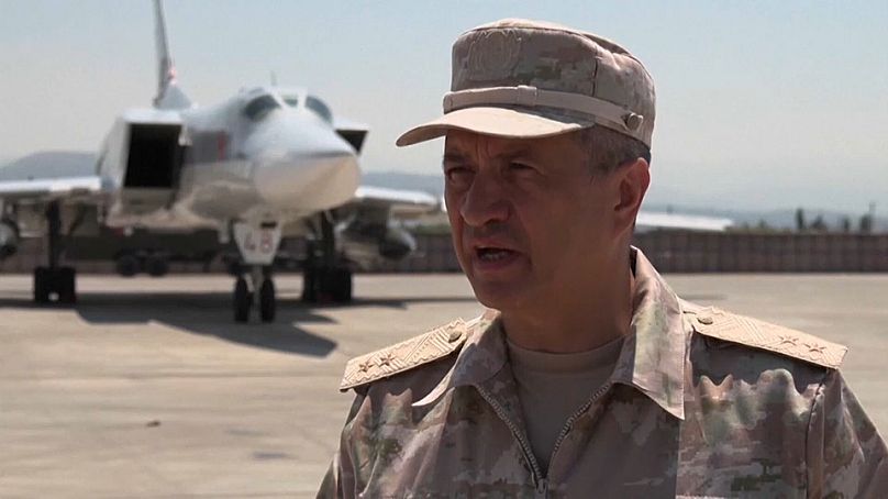 Sergueï Kobylash, commandant de l’aviation à long rayon d’action de la force aérospatiale russe, ici sur la base de Hemeimeem, en Syrie, le 25 juin 2021.