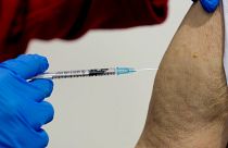 Un iniezione di vaccino Covid