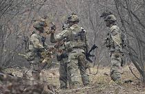 جنود أمريكيون من فريق لواء سترايكر الثاني القتالي