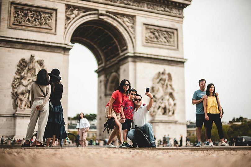 Знаменитые достопримечательности Парижа входят в ваш список «обязательных для посещения» этой весной?