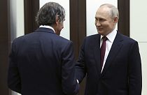 Ο επικεφαλής του Διεθνούς Οργανισμού Ατομικής Ενέργειας (ΔΟΑΕ) Ραφαέλ Γκρόσι συναντά τον πρόεδρο της Ρωσίας Βλαντίμιρ Πούτιν
