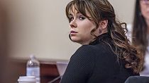 Hannah Gutierrez-Reed, l'armurière du film Rust d'Alec Baldwin, déclarée coupable d'homicide involontaire.