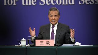 وزير الخارجية الصيني وانغ يي يتحدث خلال مؤتمر صحفي على هامش المجلس الوطني لنواب الشعب الصيني في بكين