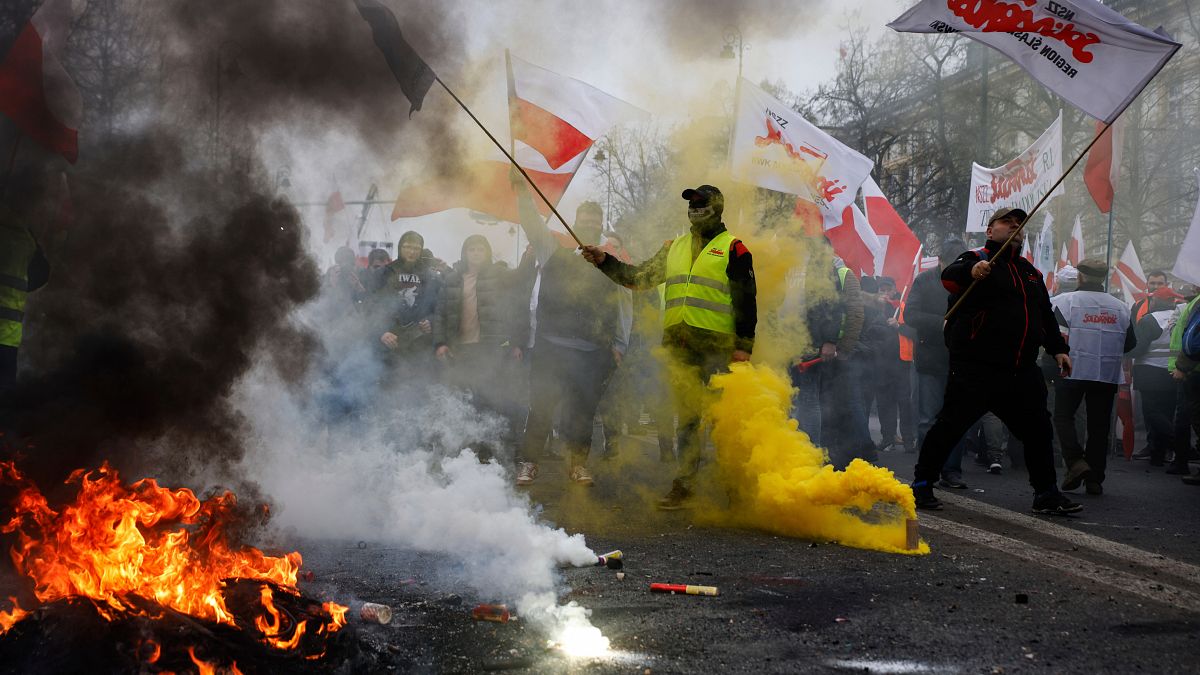 Poland sees its most violent farmers' protest yet as anger grows across Europe thumbnail