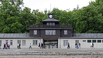 An der Gedenkstätte Buchenwald wurden Hackenkreuze and die Wand gemalt.