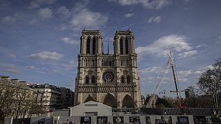 Zajlik a Notre Dame felújítása Párizsban