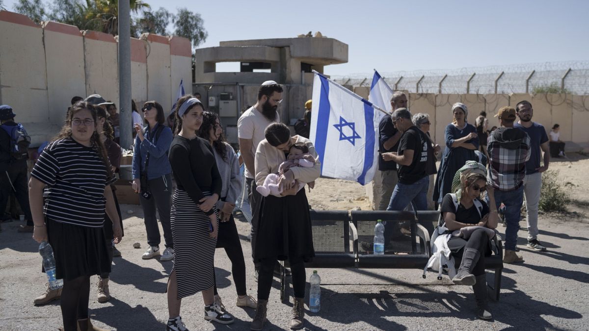 Izraeliek tüntetnek az egyiptomi határon a túszok szabadon bocsátásáért