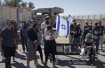 Izraeliek tüntetnek az egyiptomi határon a túszok szabadon bocsátásáért