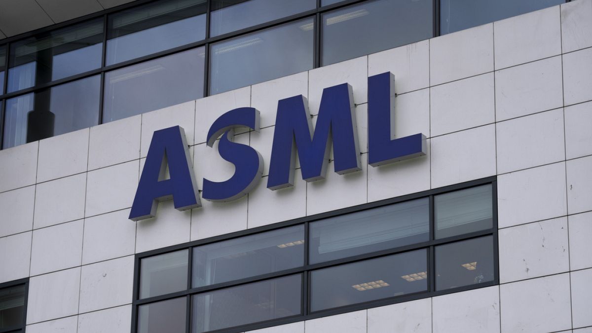 Холандското правителство се опитва да спре ASML да се изнесе