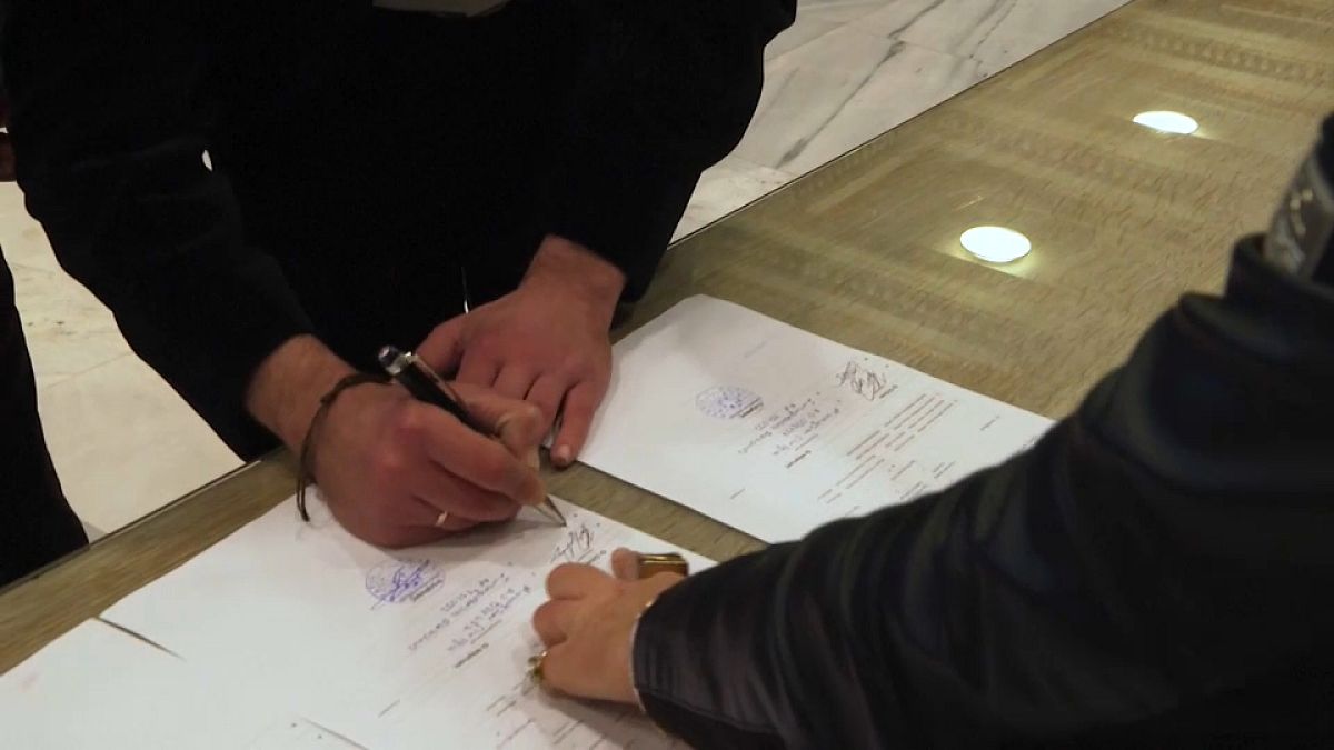 توقيع عقد زواج في بلدية اثينا. 2024/03/07