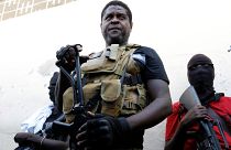 Бывший офицер элитной полиции Джимми Шеризье, известный как "Барбекю", лидер банды "G9 и семья", в Порт-о-Пренсе, Гаити, 5 марта 2024 г. 