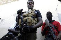 Felfegyverzett bandtagok Haiti utcáin 