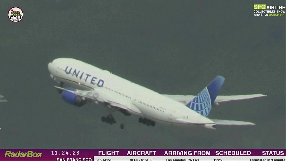 Самолет на United Airlines губи гума по време на излитане