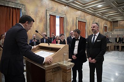 Atina Belediye Başkanı Haris Doukas, Yunanistan'daki ilk resmi eşcinsel evliliğin nikhaını kıydı
