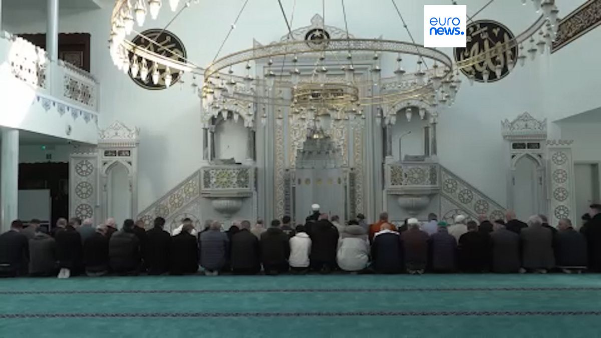 Wallonia's largest mosque opens after 10 years of construction thumbnail