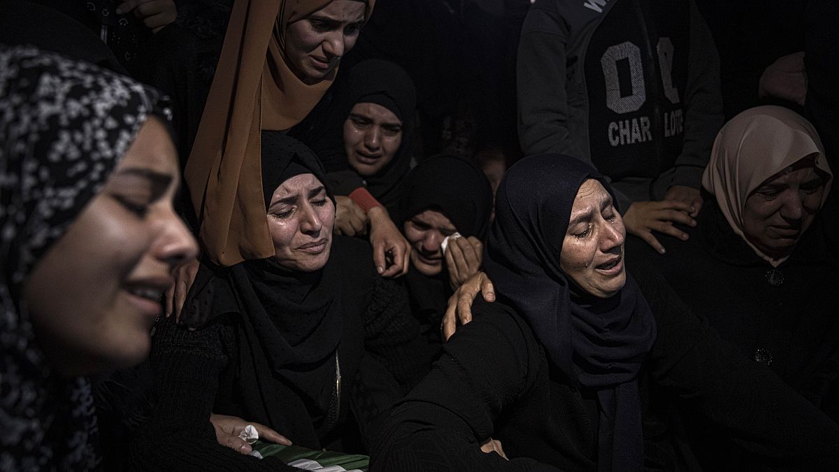 معاناة النساء في غزة بسبب الحرب