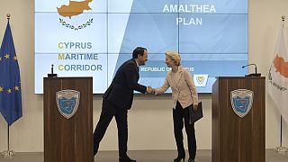 Ursula von der Leyen und der zypriotische Präsident Nikos Christodoulides nach einer Pressekonferenz in Larnaca, Zypern, am Freitag, den 8. März 2024.