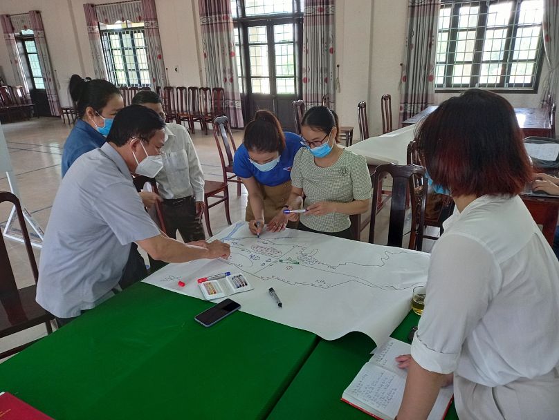 Women leading a discussion on flood resilience in Quang Tri, Vietnam