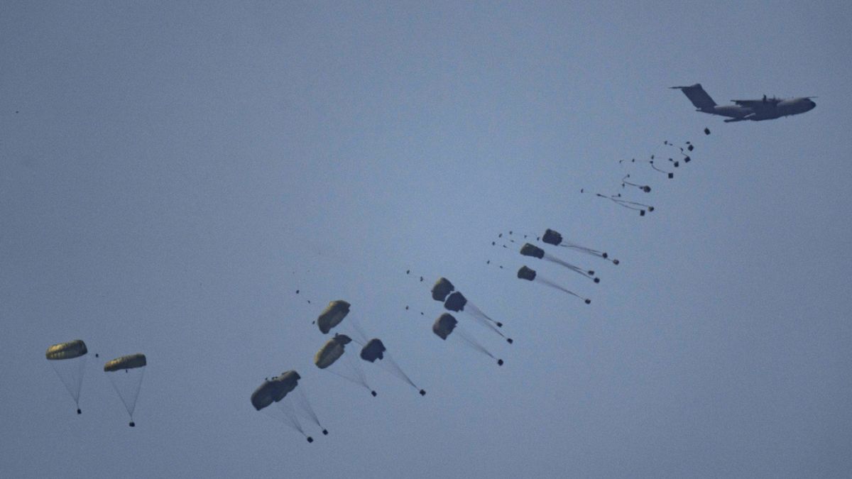 'Illusion': Aid airdrops into Gaza slammed by humanitarian organisations thumbnail