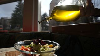 Aceite de oliva en una ensalada. 