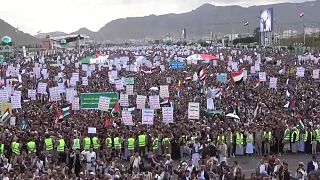 تظاهر آلاف اليمنيين في العاصمة صنعاء تضامنا مع الفلسطينيين في قطاع غزة- الجمعة 8 آذار 2024