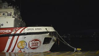 Az Open Arms hajója Larnaka kikötőjében