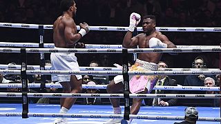 Boxe : Joshua met Ngannou KO