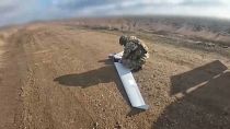 Russischer Soldat startet Drone