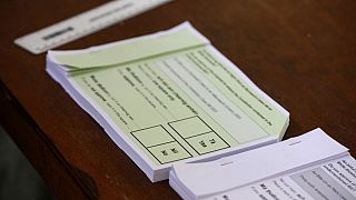 Zweisprachige Stimmzettel für das Verfassungsreferendum, Old St Joseph's Gym Hall, Dublin, 8. März 2024