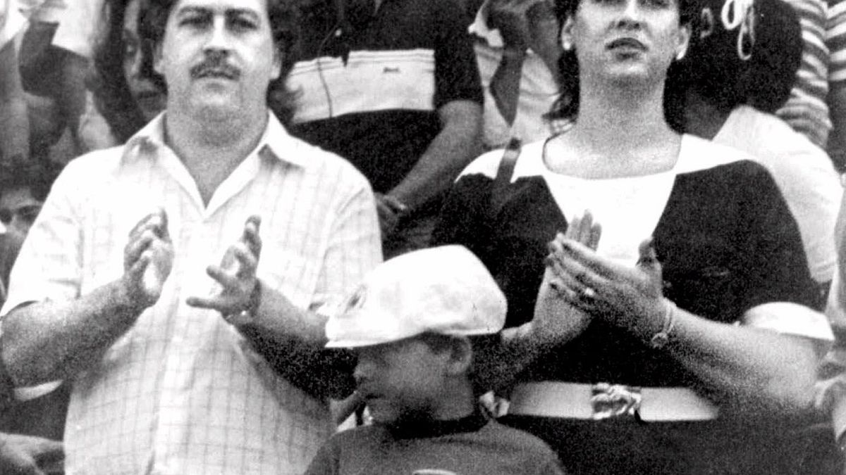 Pablo Escobar a Medellín Kartell alapítója és vezetője családjával 
